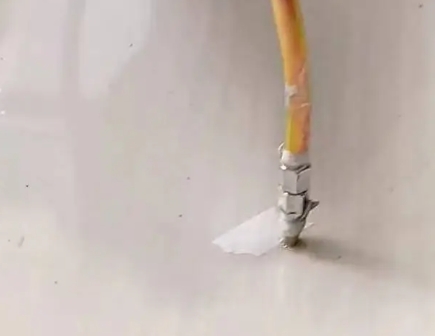 南浔瓷砖空鼓维修公司专业解答在瓷砖铺贴过程中，如果使用的砂料过粗（如全部使用了粗砂），可能会导致以下问题